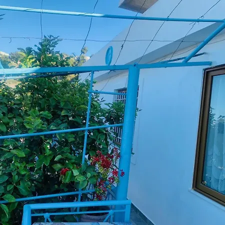 Hilltop House * Sarande