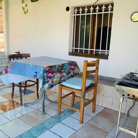 Hilltop House 펜션 Sarandë